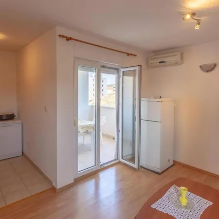 Apartment Charming And Cozy Okrug Gornji With Balcony Trogir