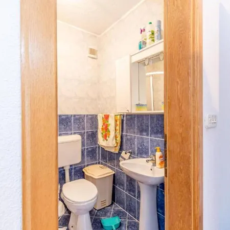 Apartment Charming And Cozy Okrug Gornji With Balcony
