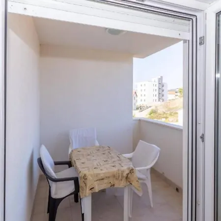 Charming And Cozy Okrug Gornji With Balcony Apartment Trogir