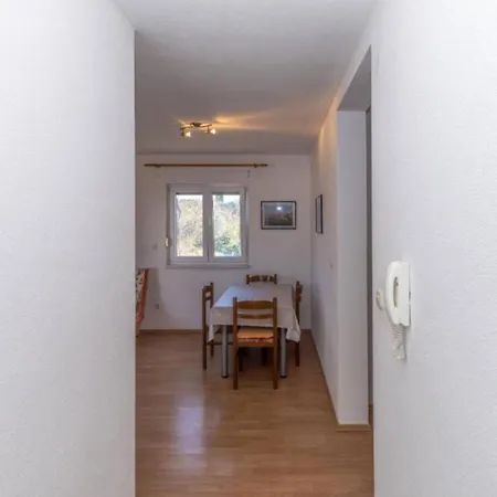Apartment Charming And Cozy Okrug Gornji With Balcony