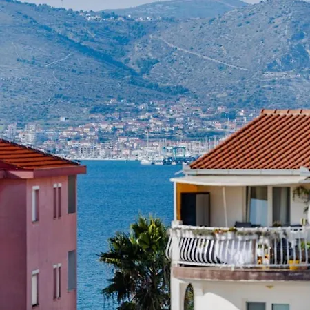 Apartment Charming And Cozy Okrug Gornji With Balcony *