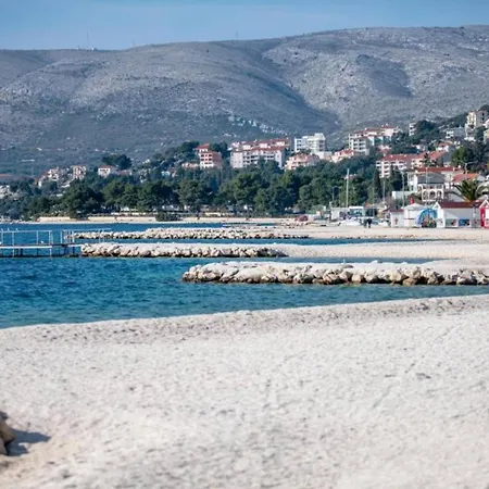 Charming And Cozy Okrug Gornji With Balcony Apartment Trogir
